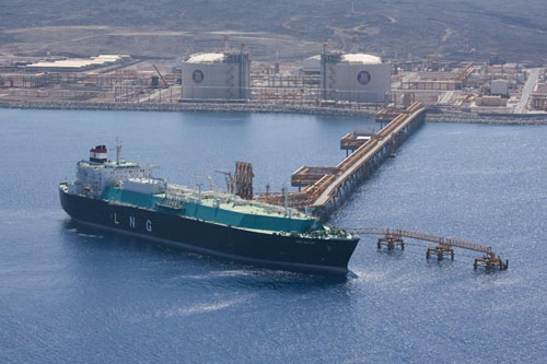 Liquefied natural gas loading terminal