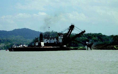 Draguage sur le Canal de Panama