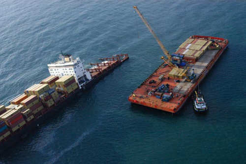 Container removal from the MSC Napoli